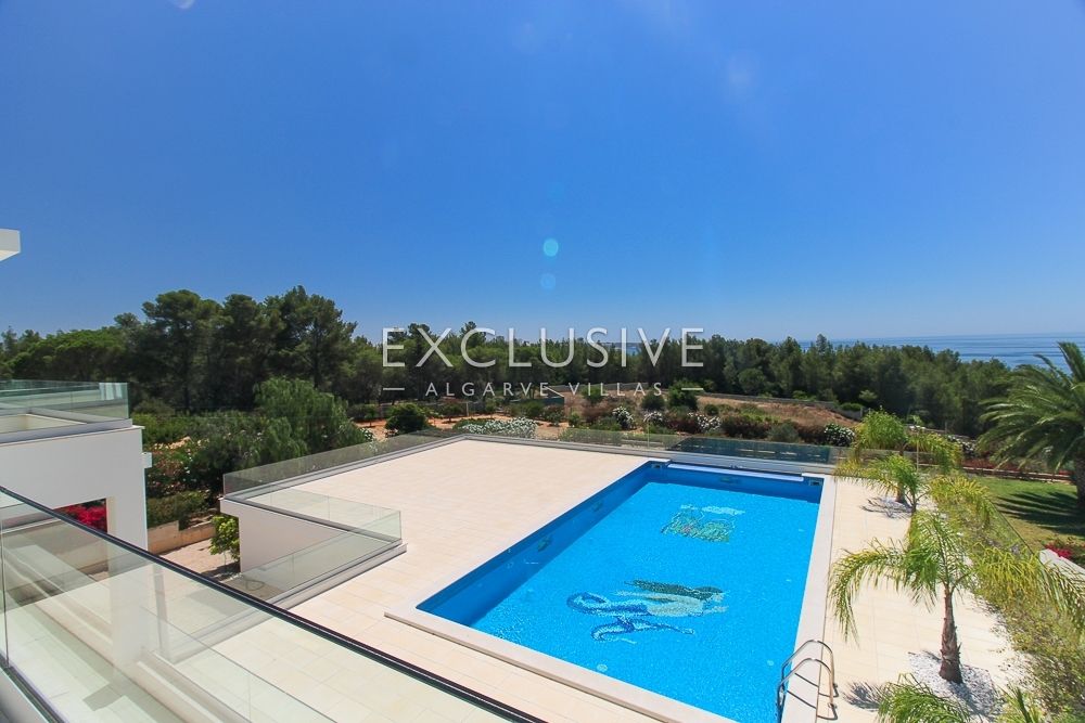 Large ocean front villa with 5 bedrooms near Alvor