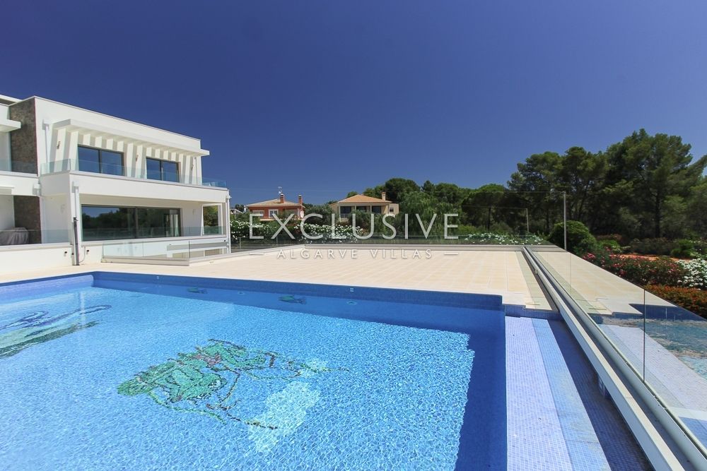 Large ocean front villa with 5 bedrooms near Alvor