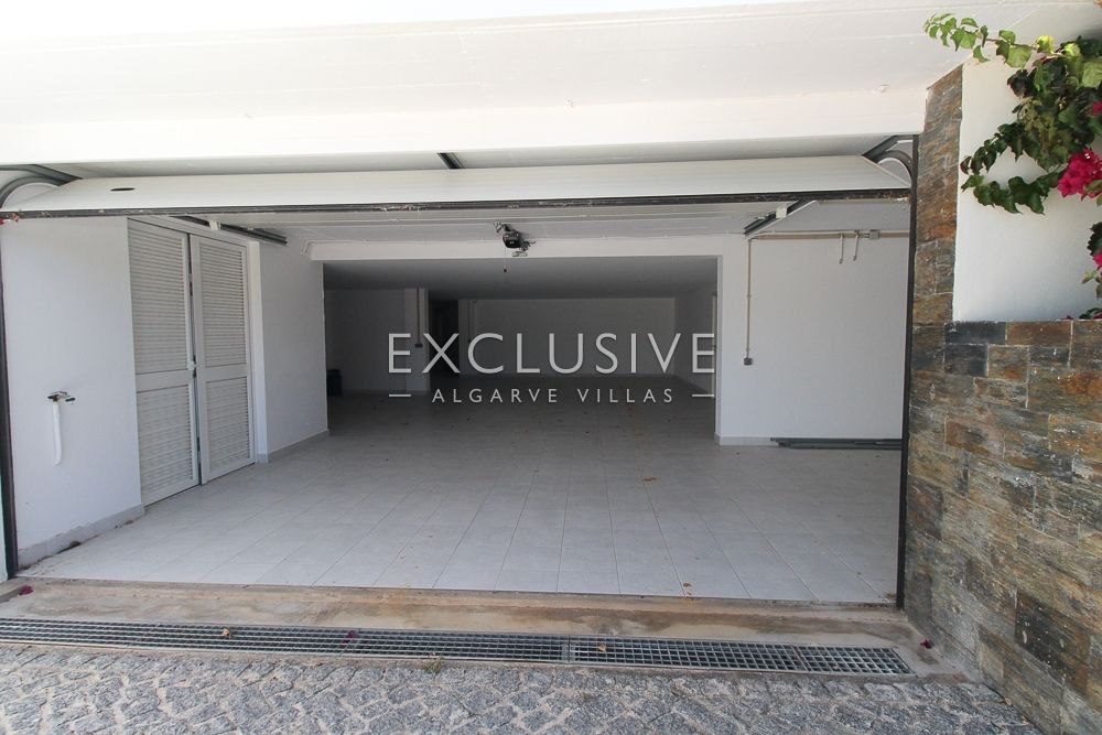 Large ocean front villa with 5 bedrooms near Alvor