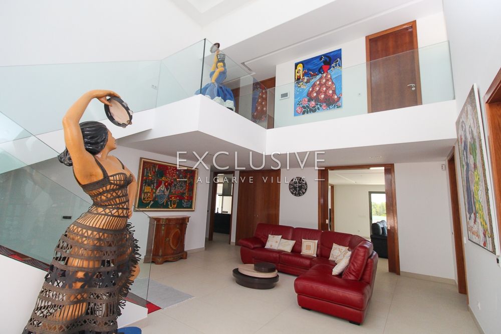Large ocean front villa with 5 bedrooms near Alvor