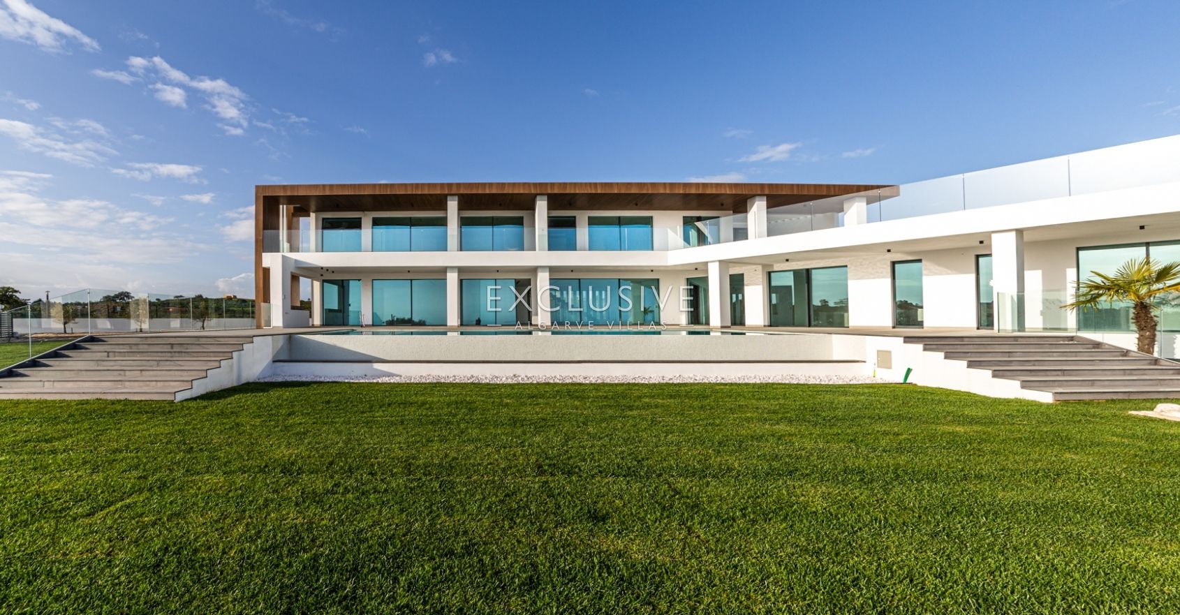 Luxe eigentijdse designvilla in golfresort in Oost-Algarve