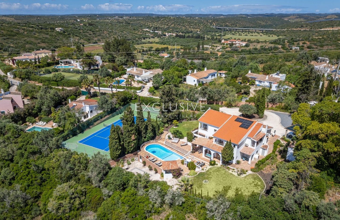 Villa rustique chic avec piscine et court de tennis près de Lagos