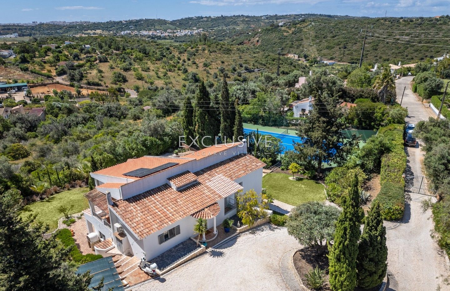 Villa rustique chic avec piscine et court de tennis près de Lagos