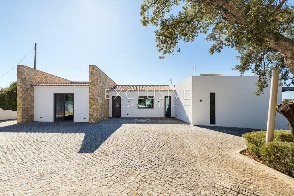 Package deal of 2 contemporary villas with equestrian centre in Central Algarve-Portugal