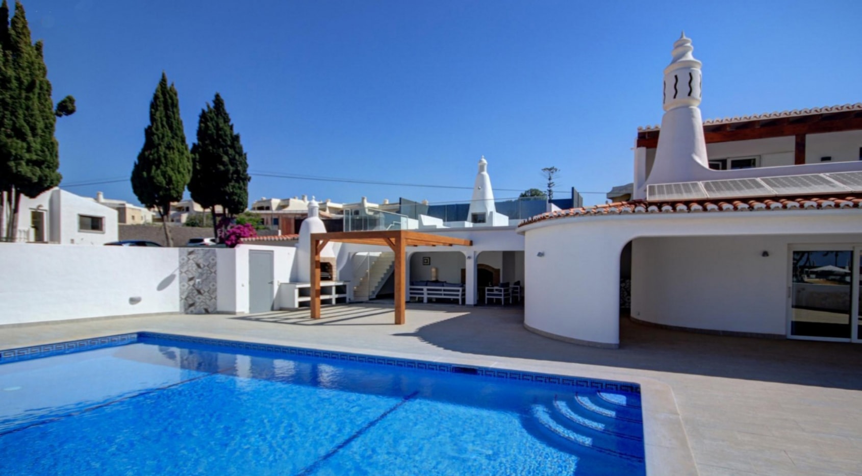Charming villa a few steps from Carvoeiro center, sea view, Algarve