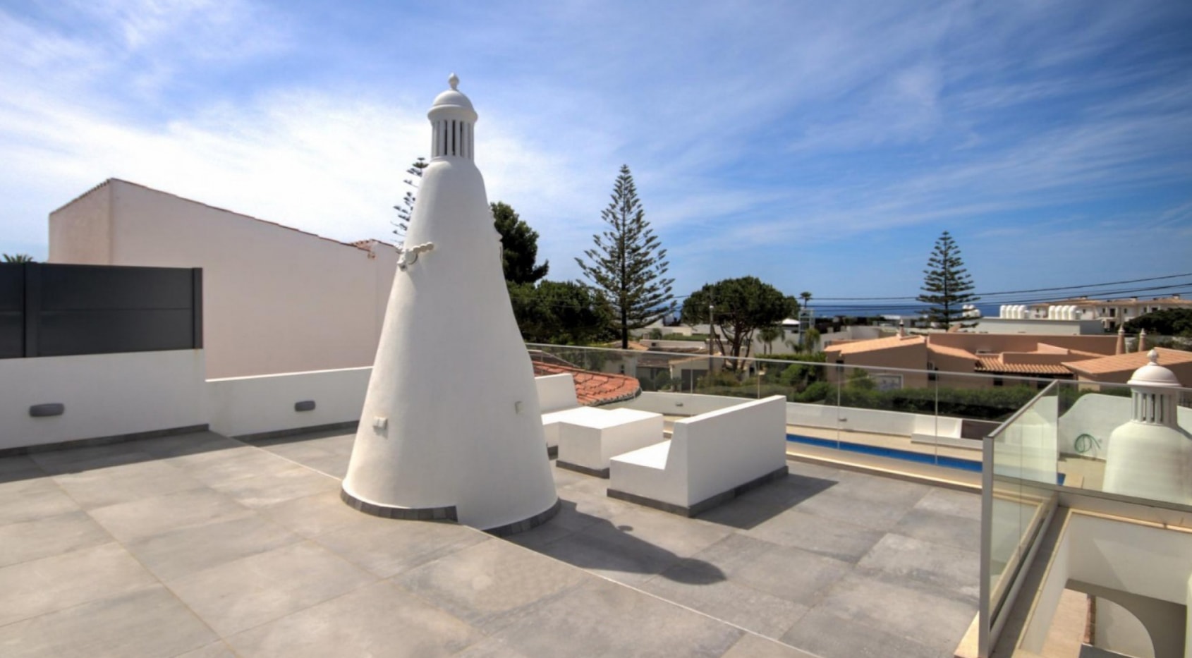 Charming villa a few steps from Carvoeiro center, sea view, Algarve
