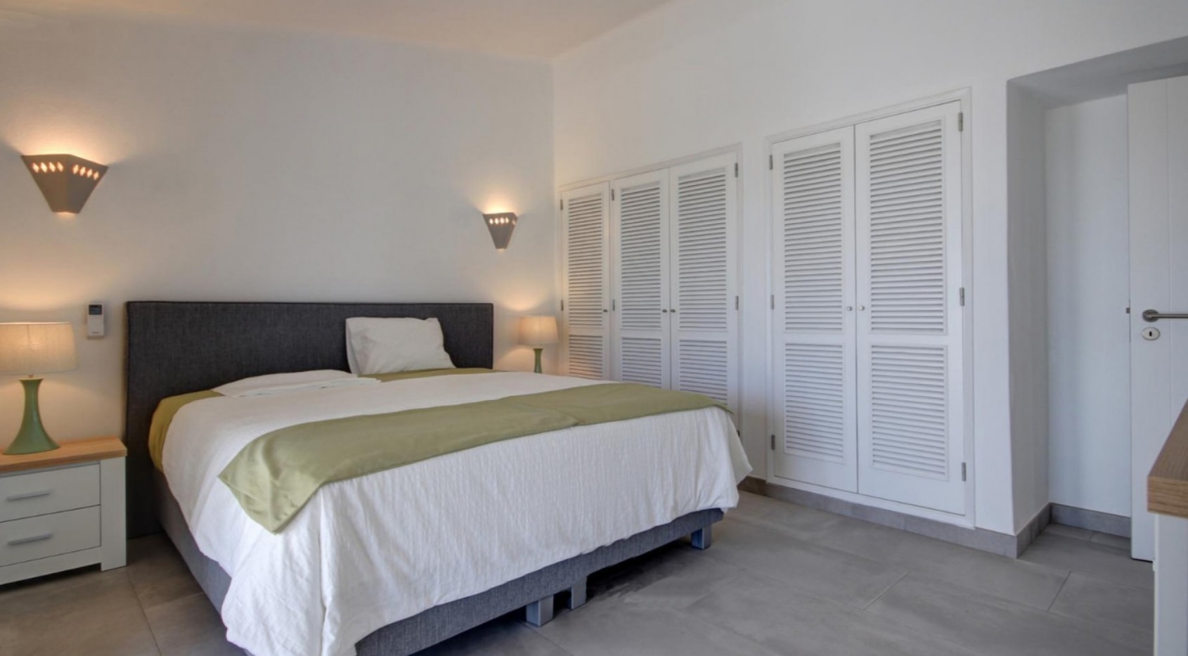 Charming villa a few steps from Carvoeiro center, sea view, Algarve