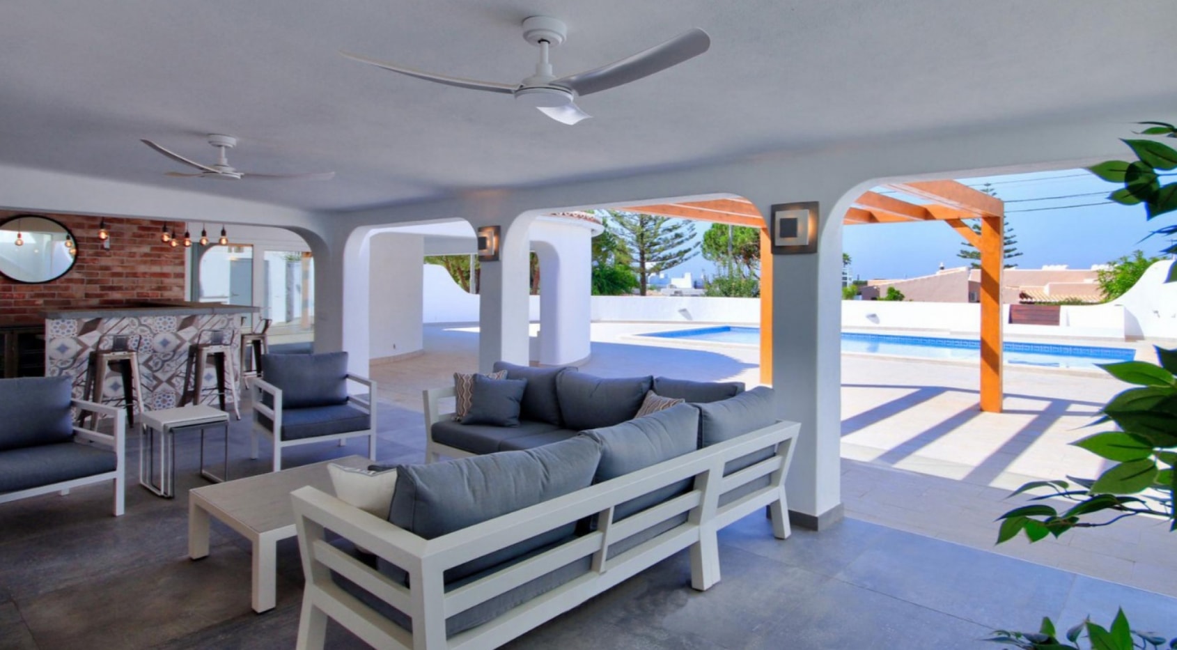 Charming villa a few steps from Carvoeiro center, sea view, Algarve