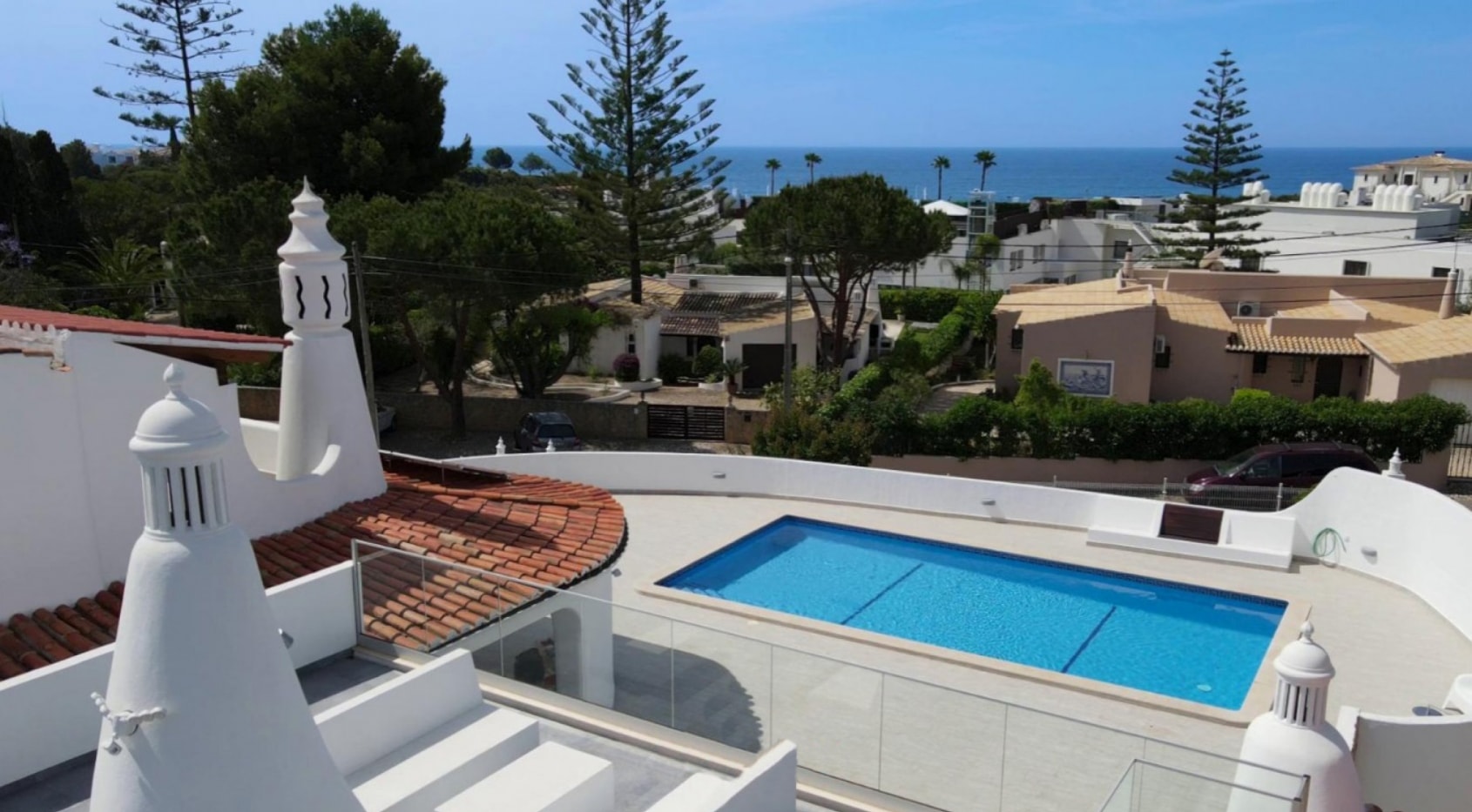 Charming villa a few steps from Carvoeiro center, sea view, Algarve
