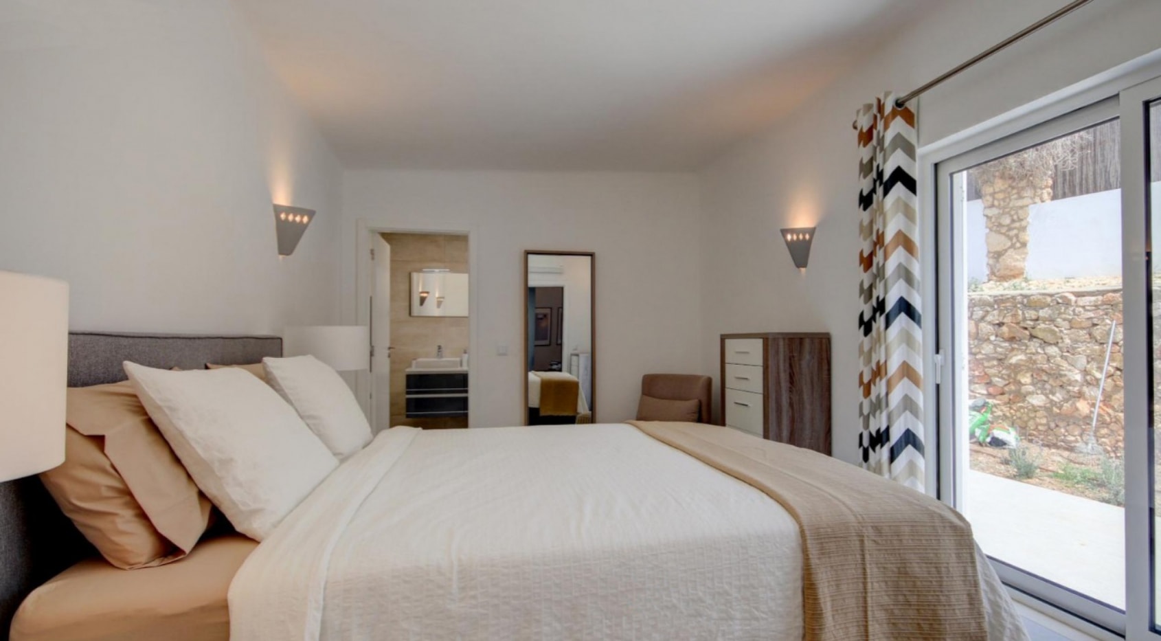 Charming villa a few steps from Carvoeiro center, sea view, Algarve