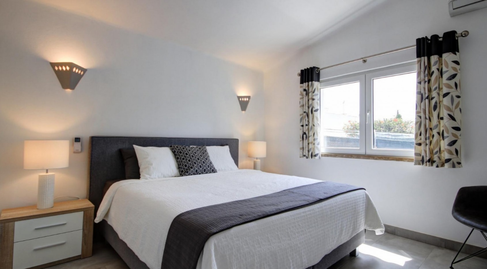 Charming villa a few steps from Carvoeiro center, sea view, Algarve