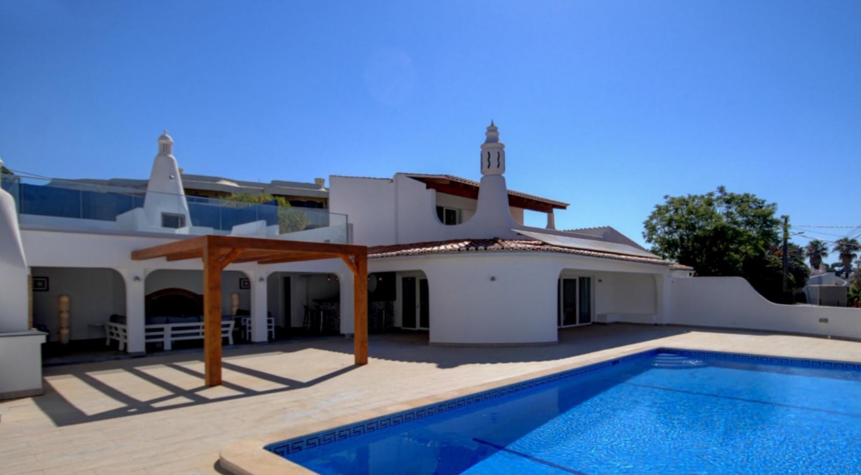 Charming villa a few steps from Carvoeiro center, sea view, Algarve