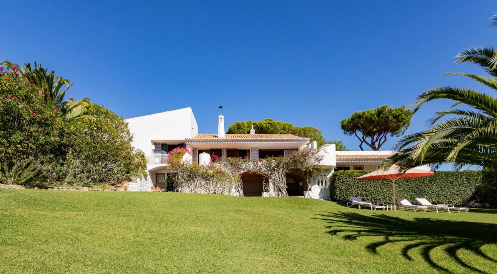5-Schlafzimmer-Anwesen, nur wenige Gehminuten zum Strand, 3 ha. Land, Albufeira