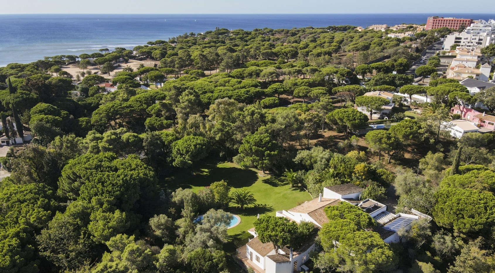 5-Schlafzimmer-Anwesen, nur wenige Gehminuten zum Strand, 3 ha. Land, Albufeira