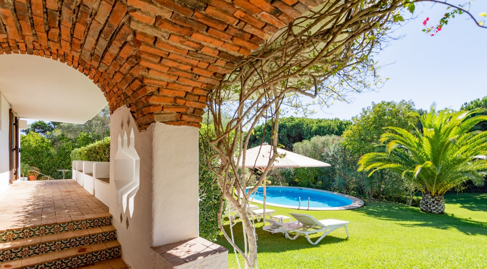 5-Schlafzimmer-Anwesen, nur wenige Gehminuten zum Strand, 3 ha. Land, Albufeira