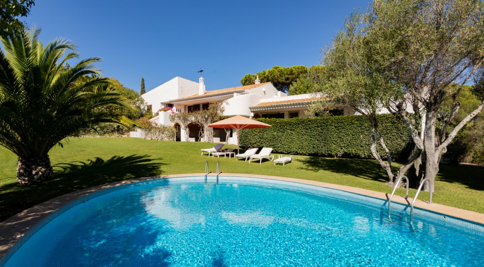 5-Schlafzimmer-Anwesen, nur wenige Gehminuten zum Strand, 3 ha. Land, Albufeira