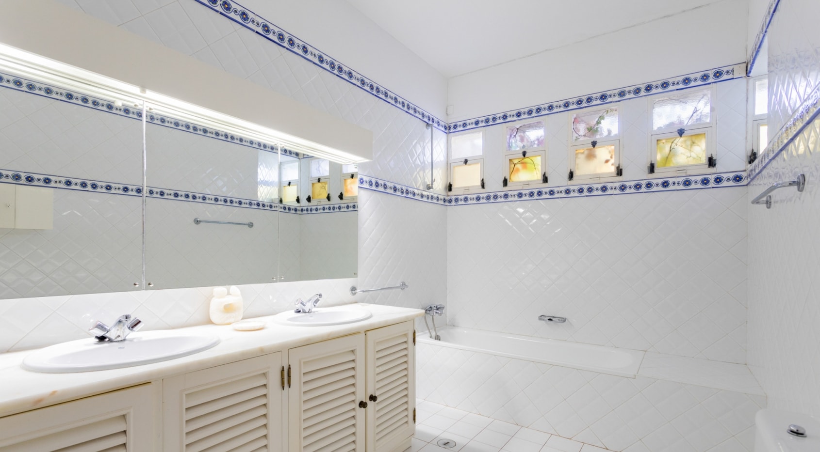 5-Schlafzimmer-Anwesen, nur wenige Gehminuten zum Strand, 3 ha. Land, Albufeira