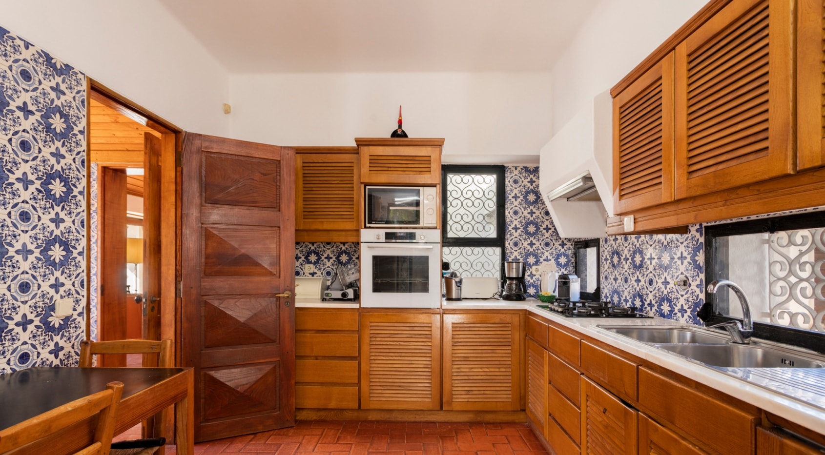 5-Schlafzimmer-Anwesen, nur wenige Gehminuten zum Strand, 3 ha. Land, Albufeira