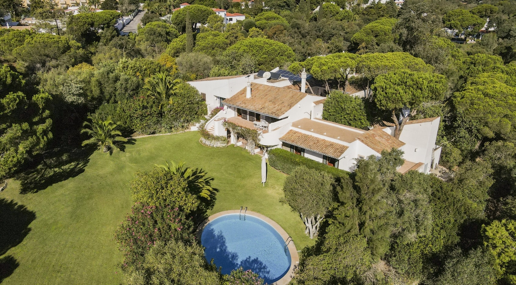 5-Schlafzimmer-Anwesen, nur wenige Gehminuten zum Strand, 3 ha. Land, Albufeira