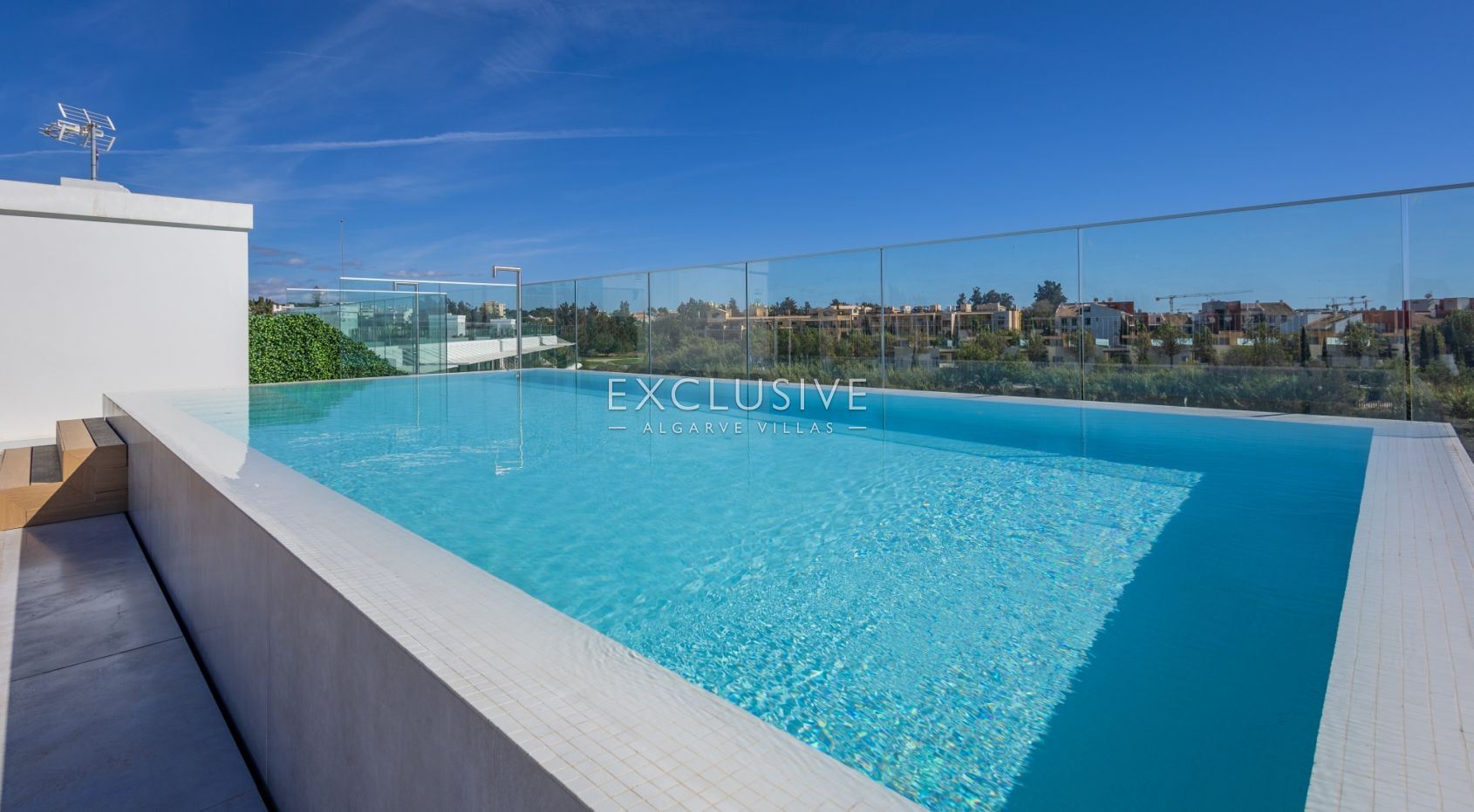 Luxurious 2 bedrooms apartments in closed condominium in Vilamoura, Central Algarve