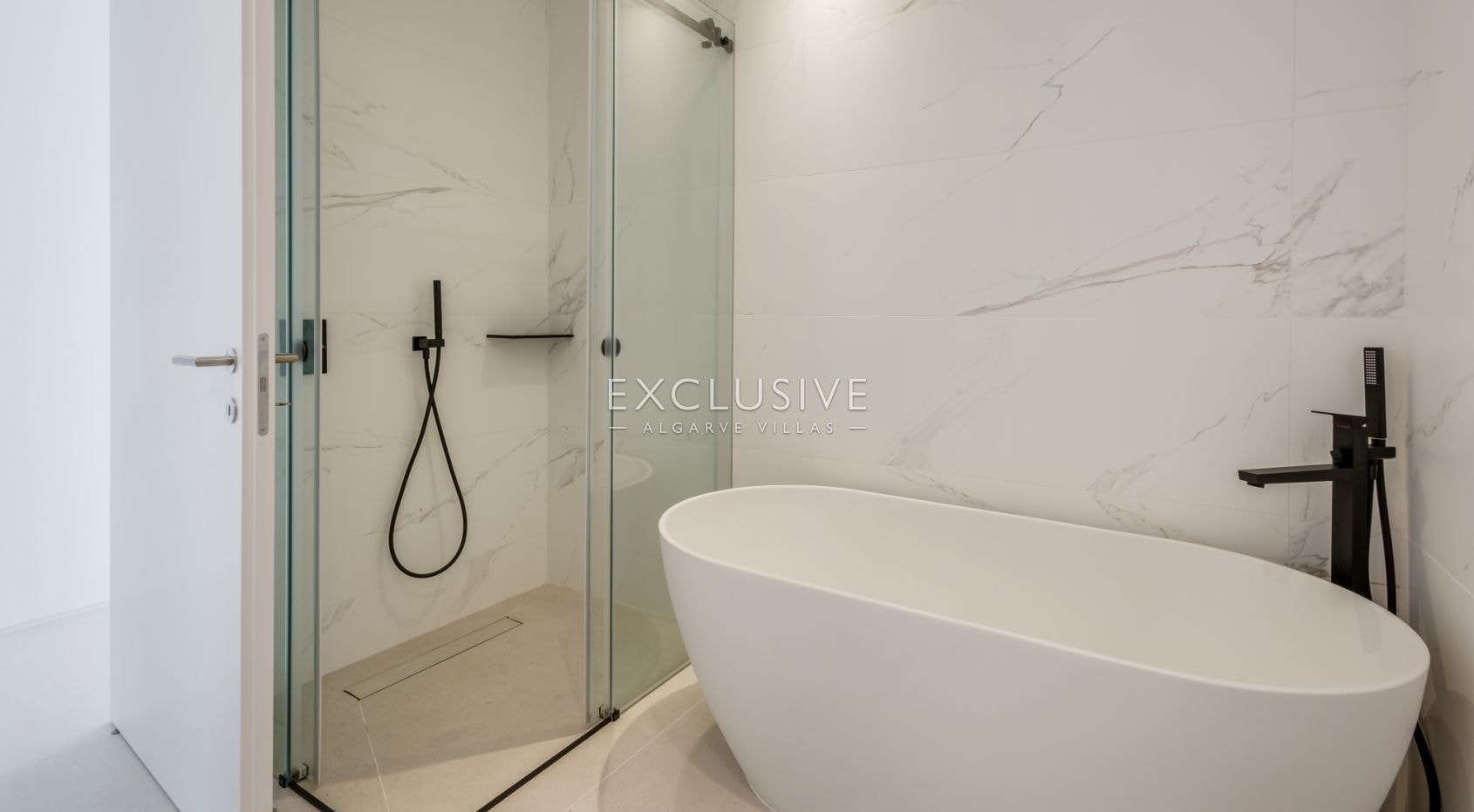 Luxurious 2 bedrooms apartments in closed condominium in Vilamoura, Central Algarve