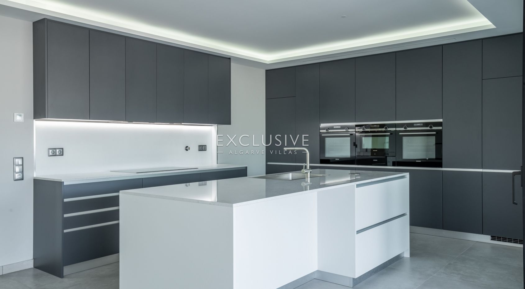 Large and modern, private villa with sea views, in Lagos