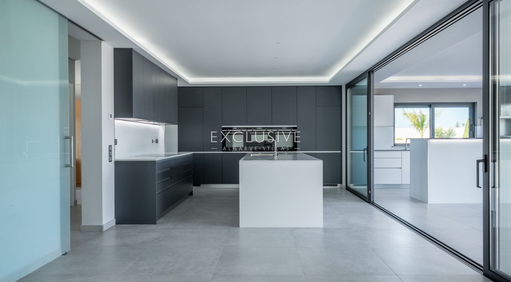 Large and modern, private villa with sea views, in Lagos