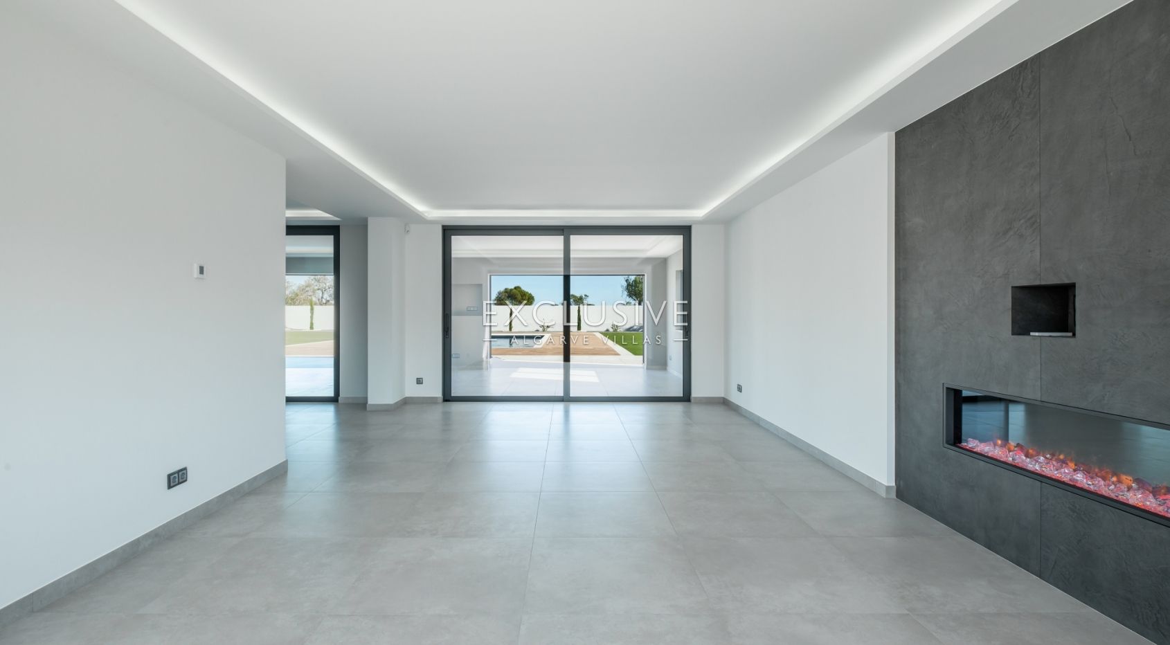 Large and modern, private villa with sea views, in Lagos