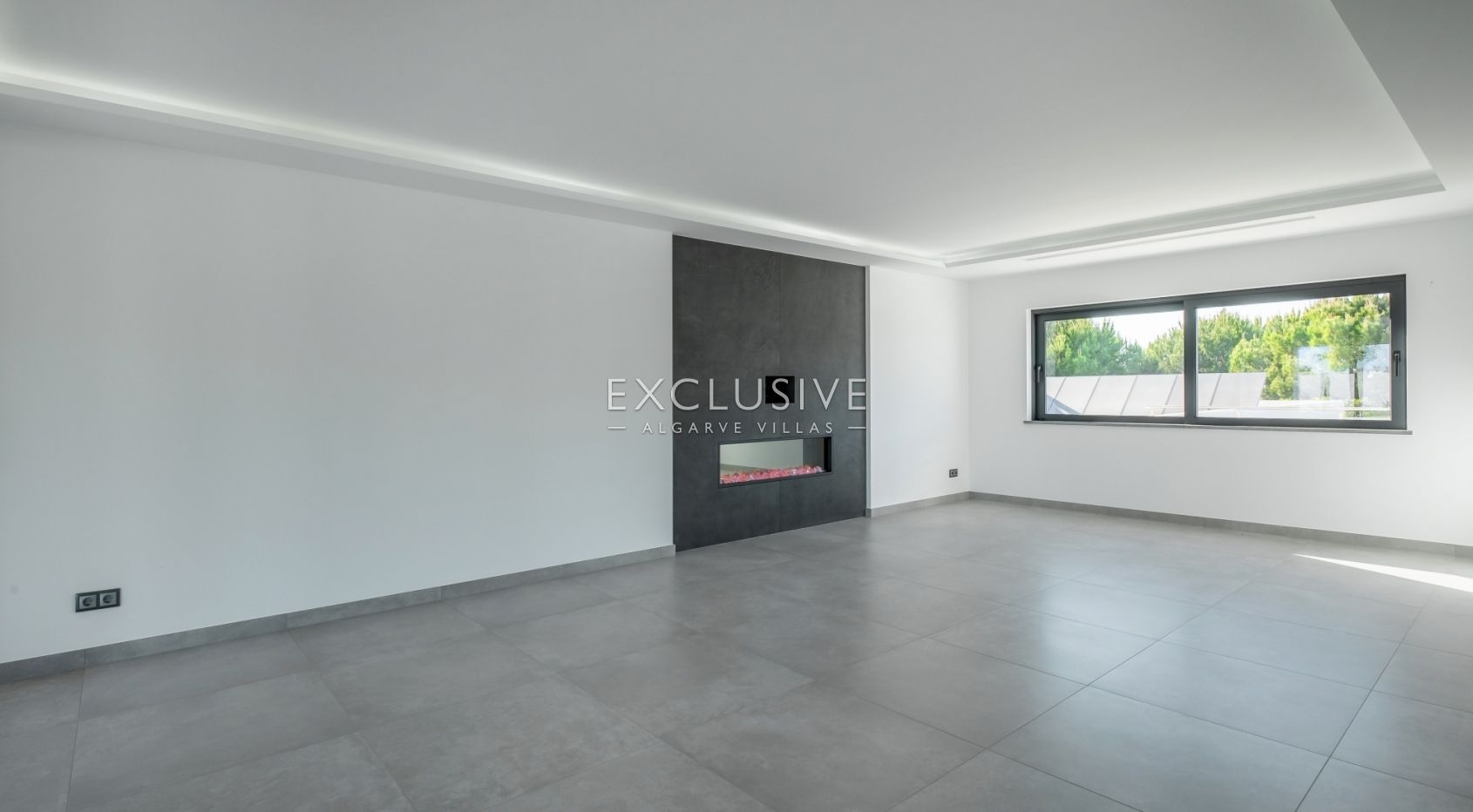 Large and modern, private villa with sea views, in Lagos