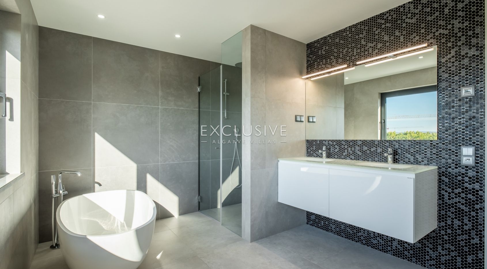 Large and modern, private villa with sea views, in Lagos