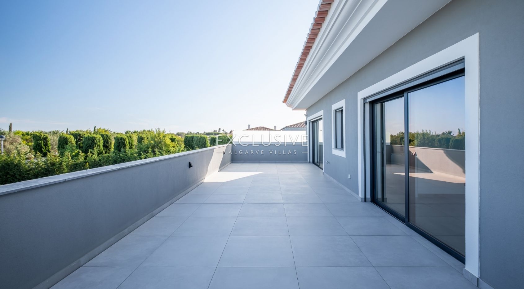 Large and modern, private villa with sea views, in Lagos