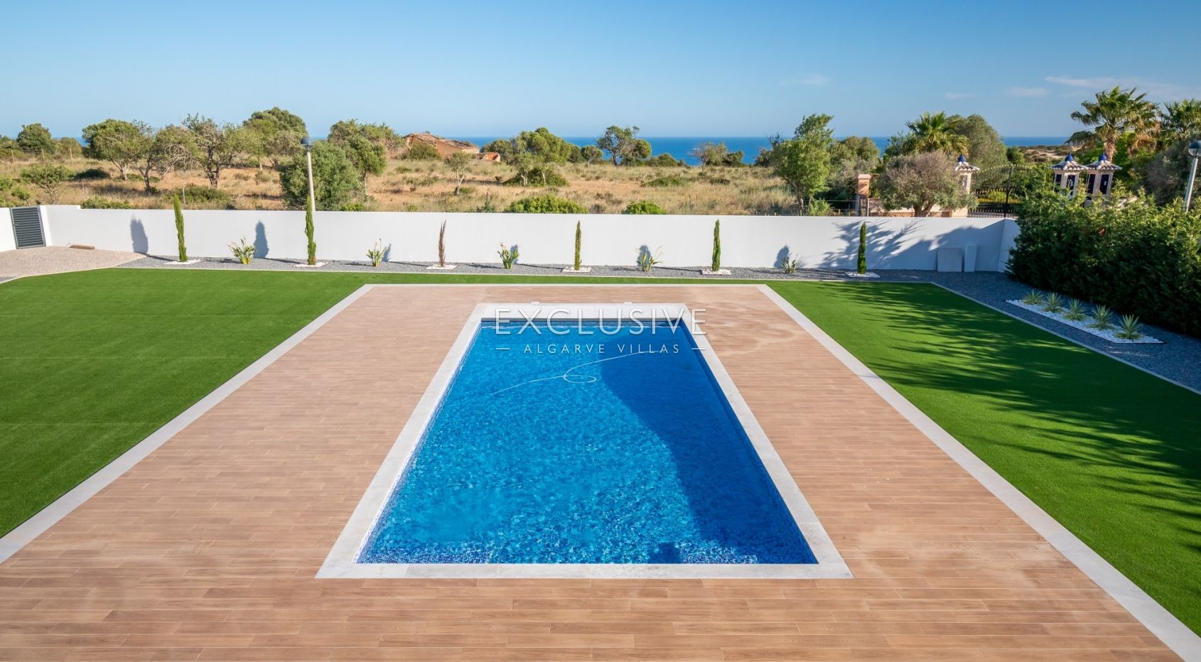 Large and modern, private villa with sea views, in Lagos