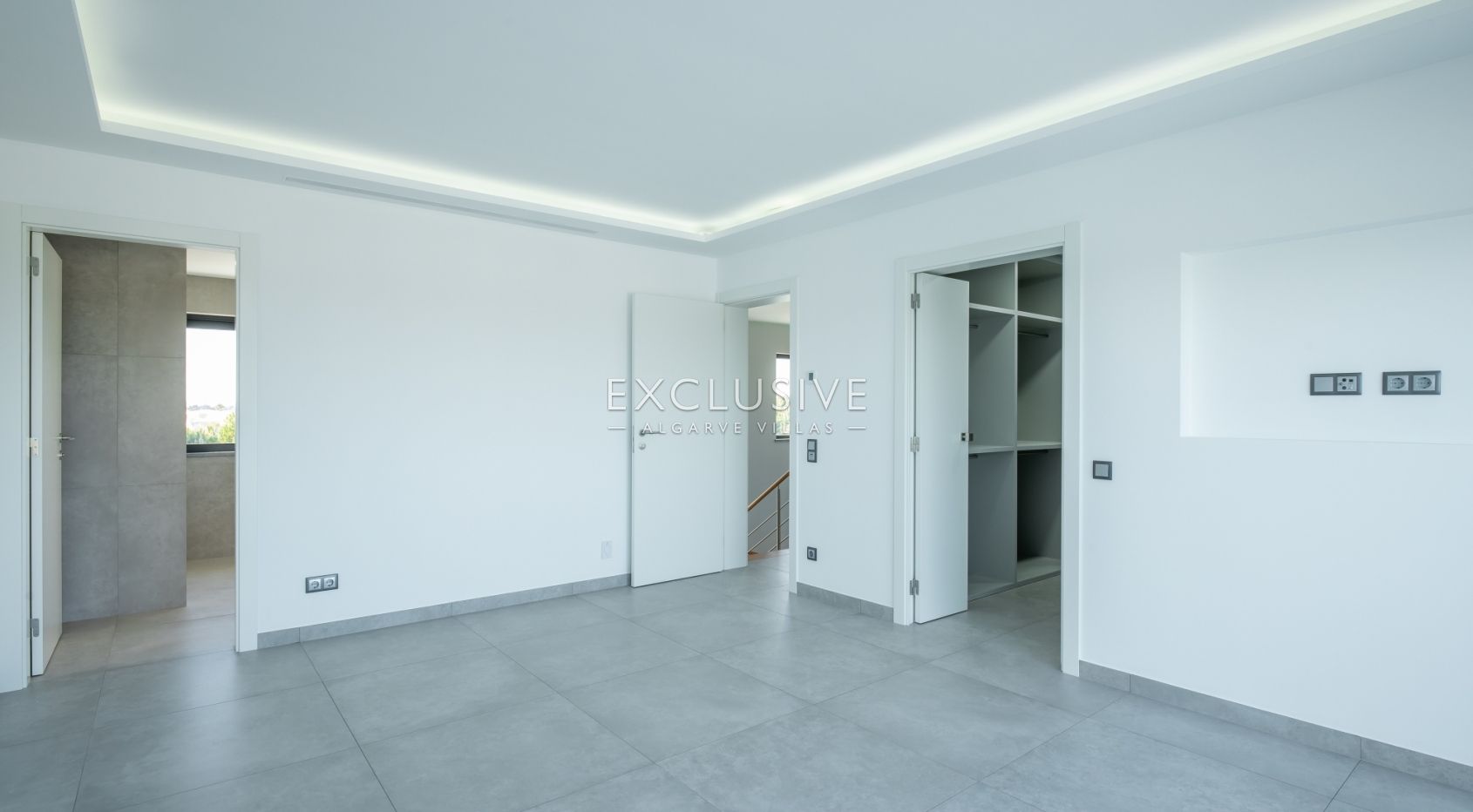 Large and modern, private villa with sea views, in Lagos