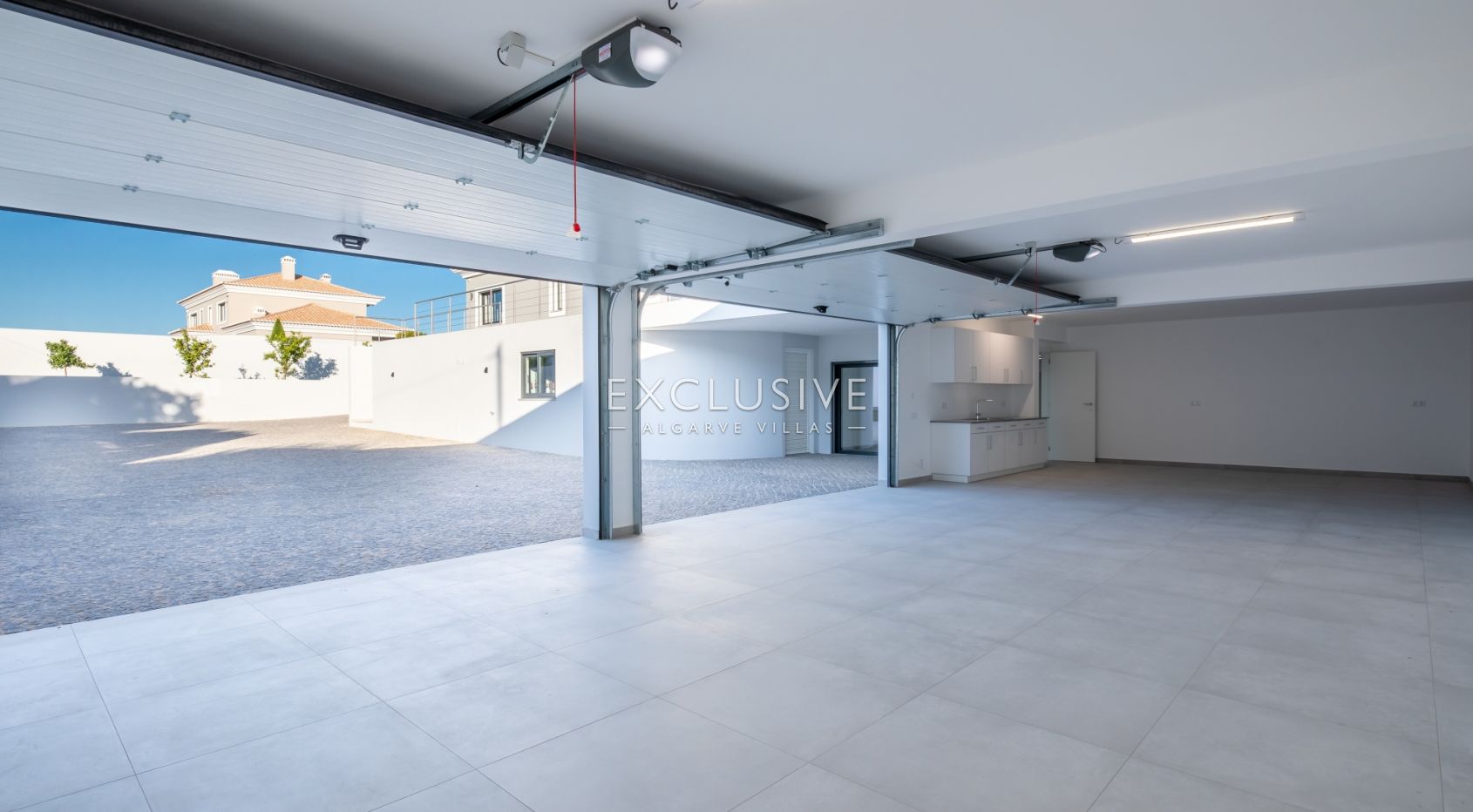 Large and modern, private villa with sea views, in Lagos