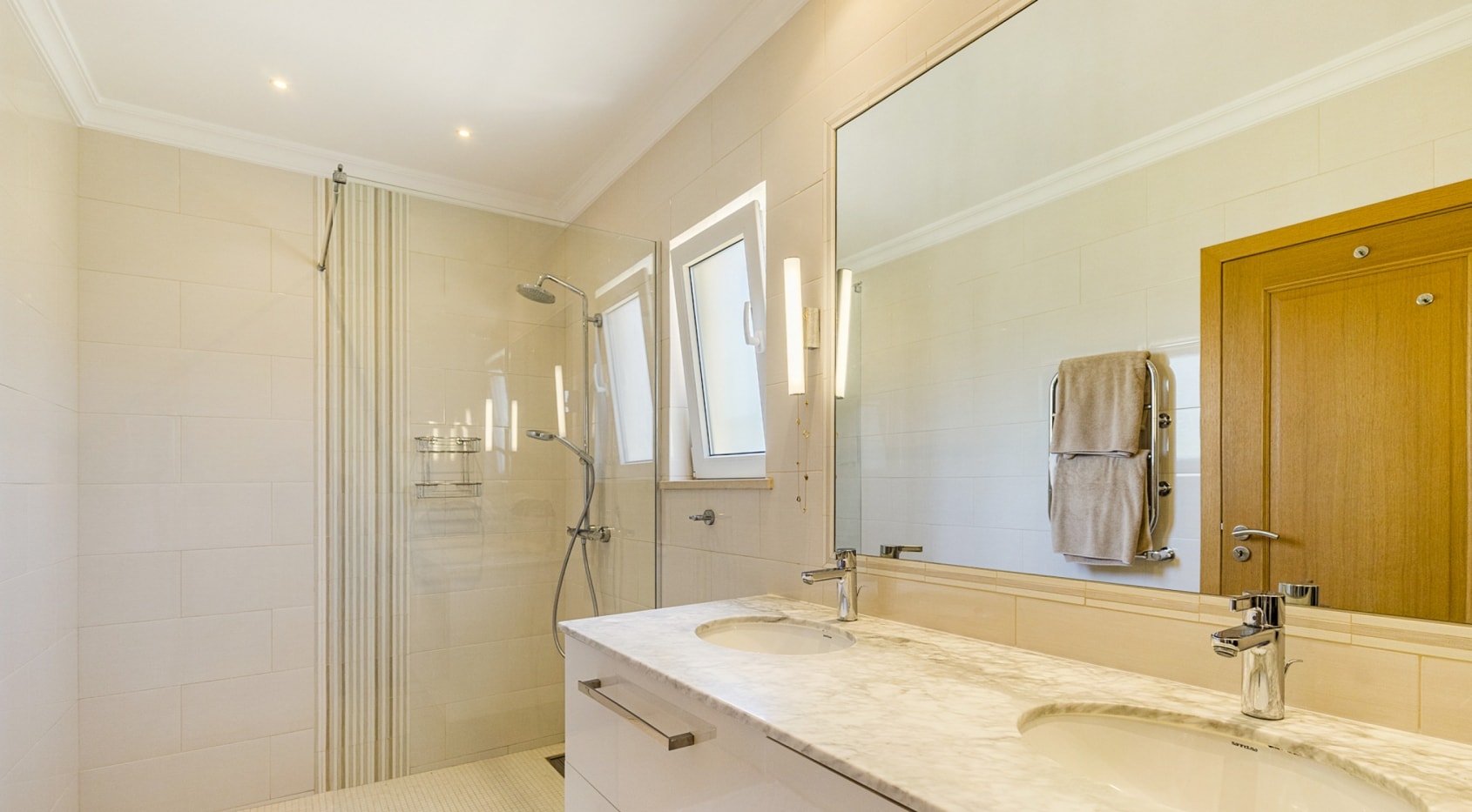 3 + 1 Bedroom villa with sea views in Praia da Luz