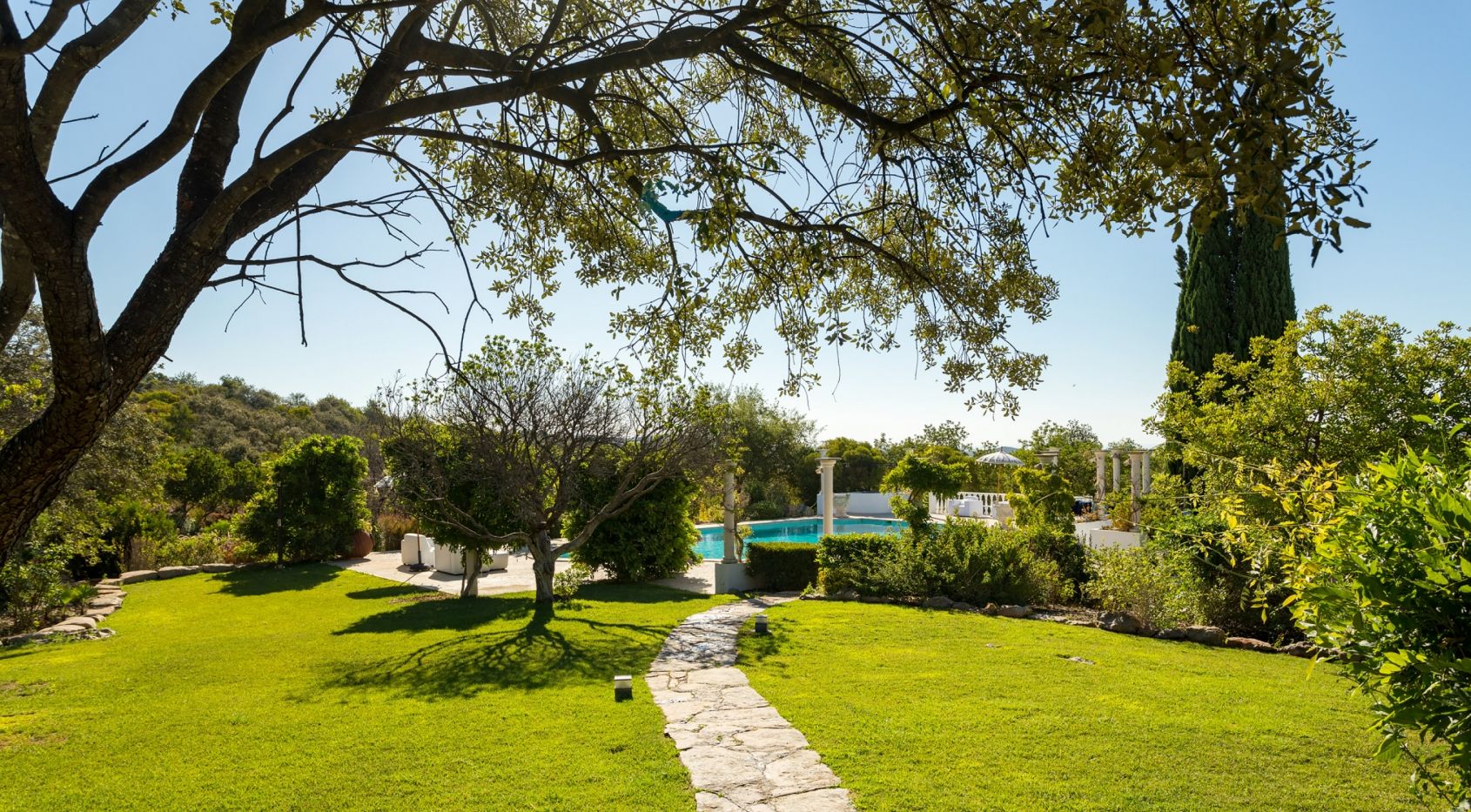 Large 3 +3 bedroom villa on large estate in Tavira, Algarve
