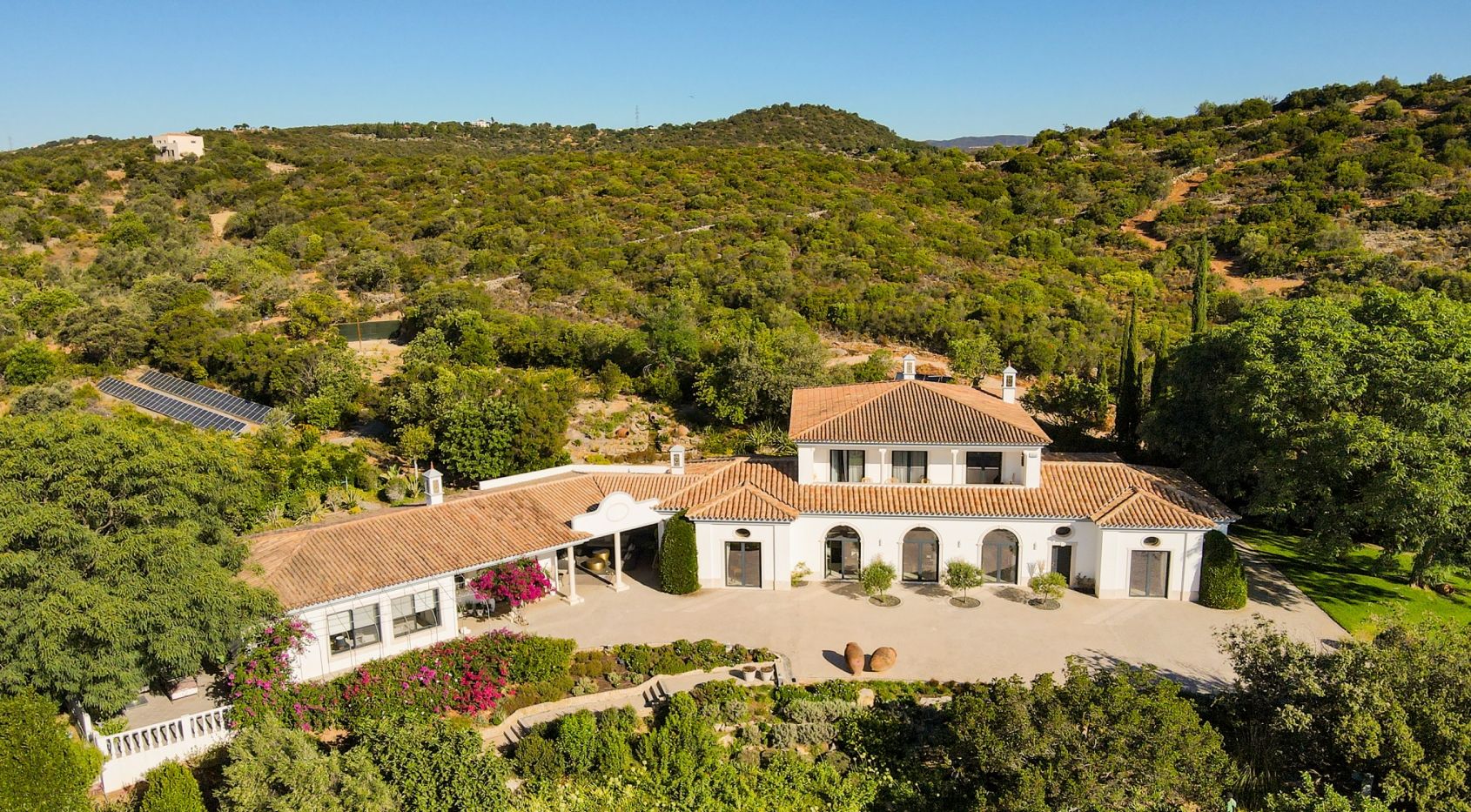 Large 3 +3 bedroom villa on large estate in Tavira, Algarve