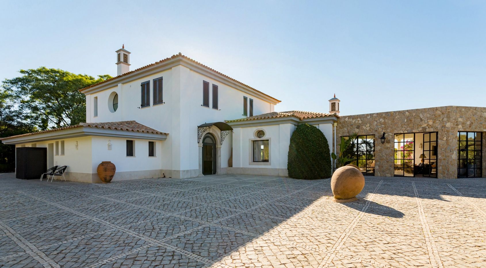Large 3 +3 bedroom villa on large estate in Tavira, Algarve