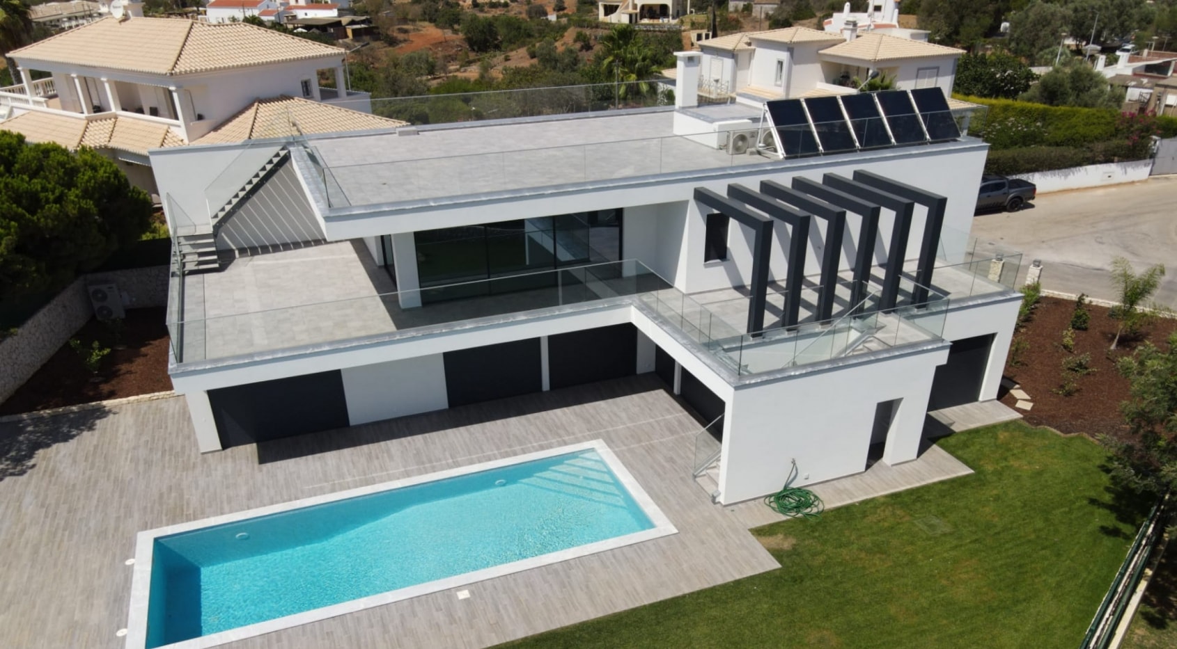 Moderne Villa mit Meerblick in Ferragudo, Algarve