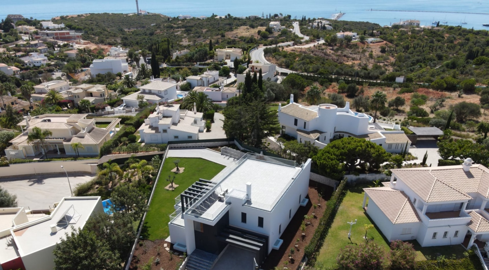 Moderne Villa mit Meerblick in Ferragudo, Algarve