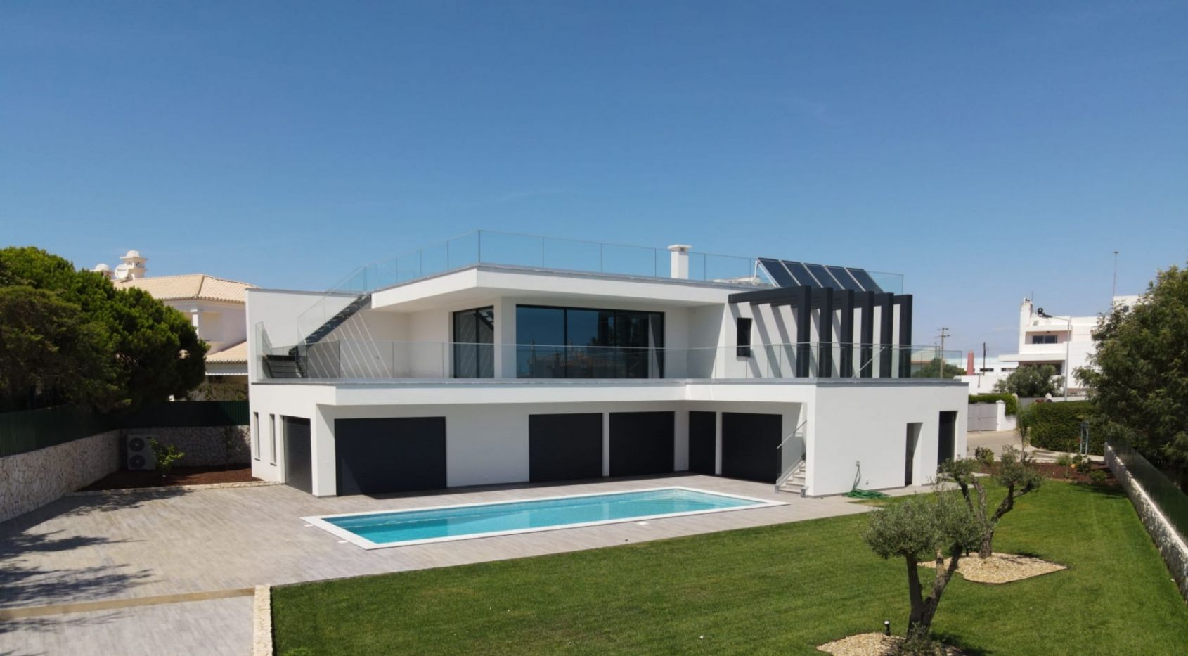 Moderne Villa mit Meerblick in Ferragudo, Algarve