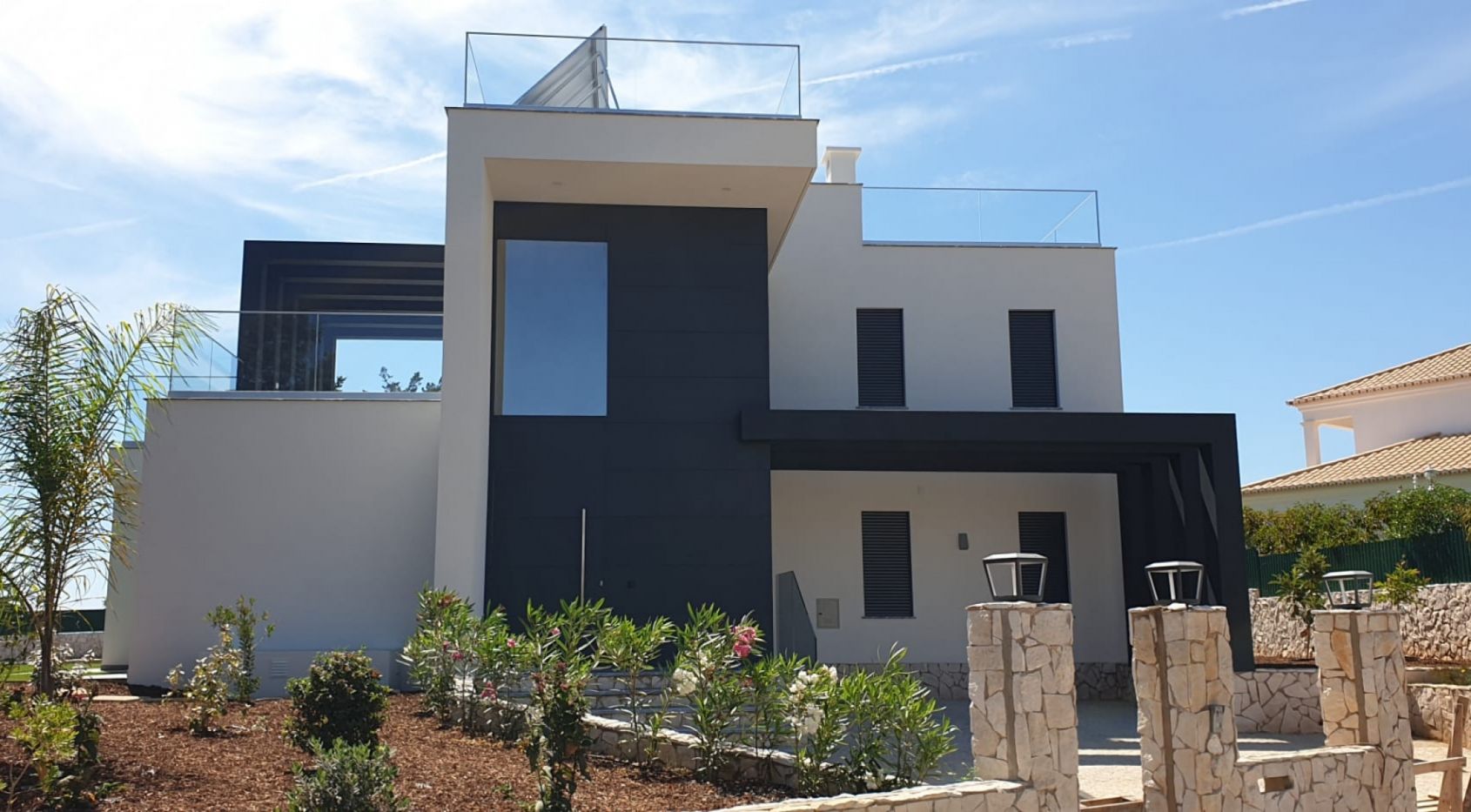 Moderne Villa mit Meerblick in Ferragudo, Algarve