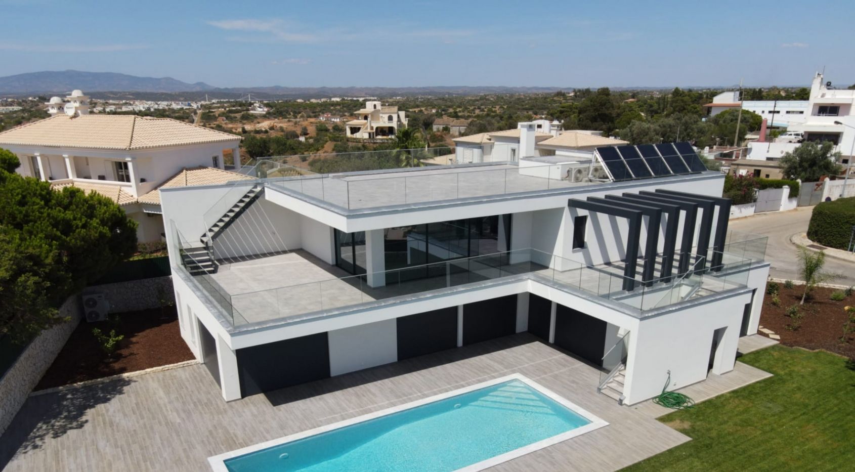 Moderne Villa mit Meerblick in Ferragudo, Algarve