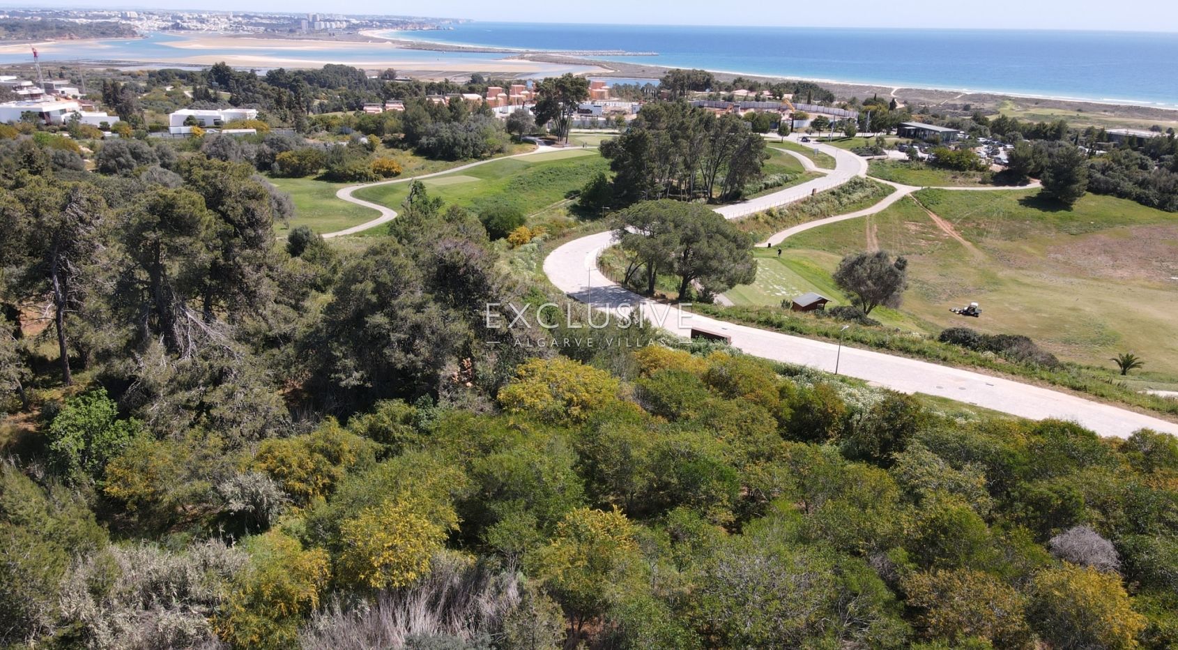 Terrains à bâtir avec vue imprenable sur le golf et la plage, à Lagos