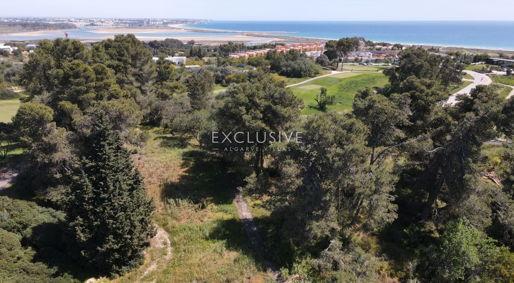 Terrains à bâtir avec vue imprenable sur le golf et la plage, à Lagos