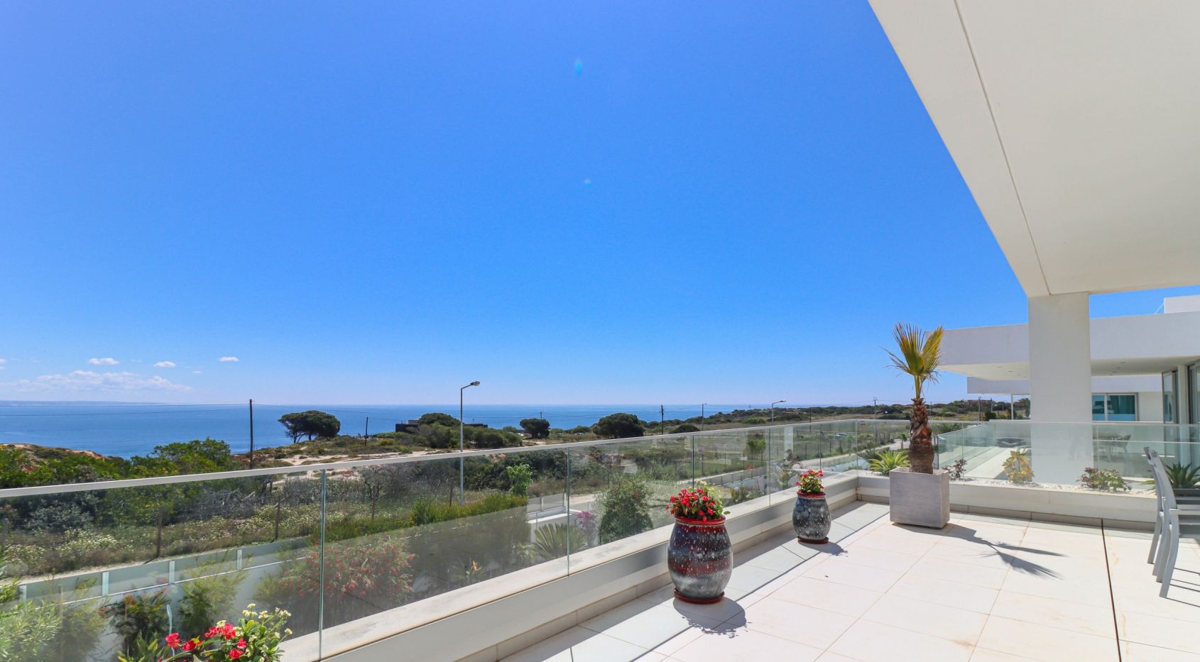 Amazing modern villa with breathtaking sea views in central Lagos (Algarve)