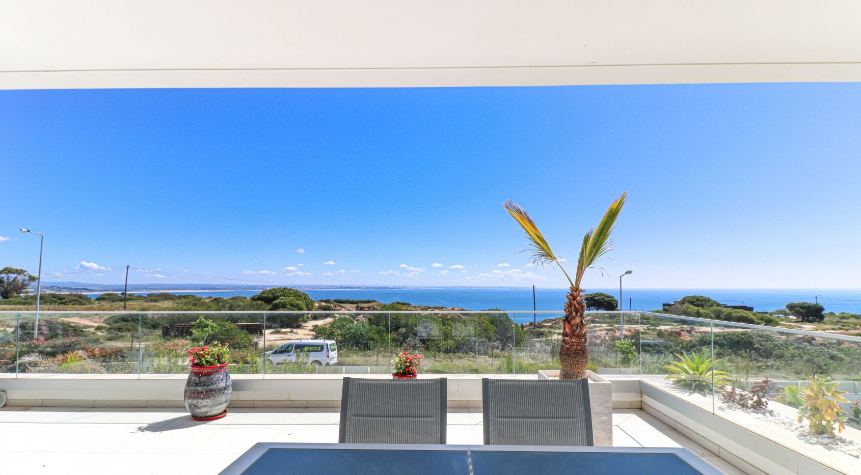 Amazing modern villa with breathtaking sea views in central Lagos (Algarve)
