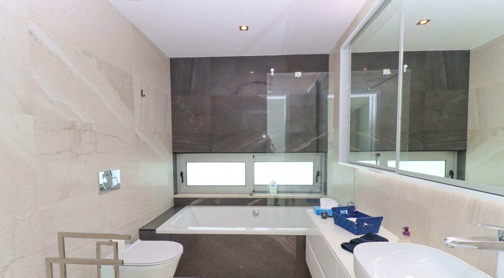 Amazing modern villa with breathtaking sea views in central Lagos (Algarve)