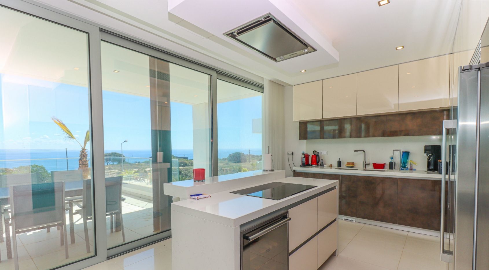 Amazing modern villa with breathtaking sea views in central Lagos (Algarve)
