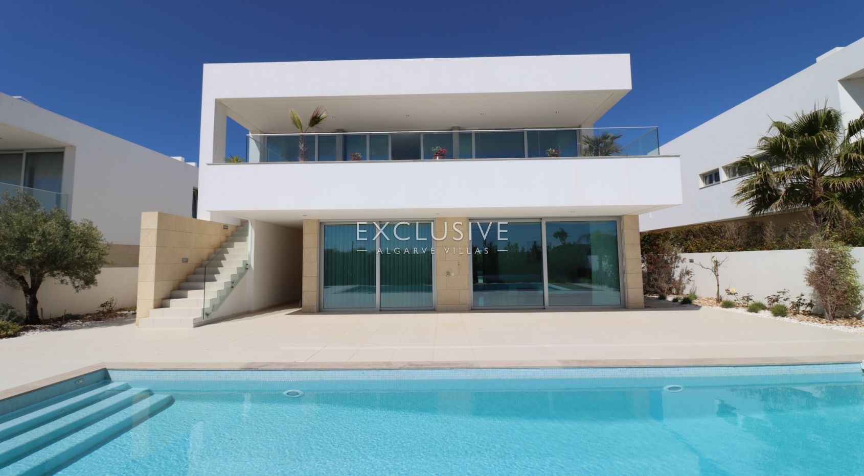 Amazing modern villa with breathtaking sea views in central Lagos (Algarve)